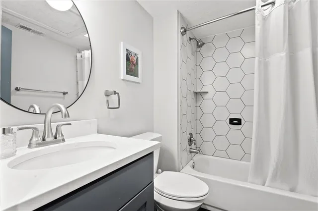 $985,000 | 9815 Overbrook Road, Leawood, KS 66206