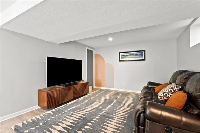 $985,000 | 9815 Overbrook Road, Leawood, KS 66206