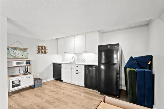 $985,000 | 9815 Overbrook Road, Leawood, KS 66206