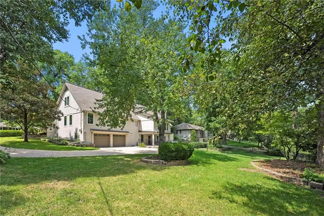 $985,000 | 9815 Overbrook Road, Leawood, KS 66206