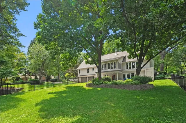 $985,000 | 9815 Overbrook Road, Leawood, KS 66206