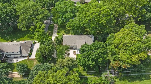 $985,000 | 9815 Overbrook Road, Leawood, KS 66206