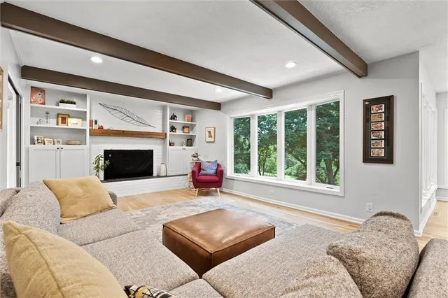 $985,000 | 9815 Overbrook Road, Leawood, KS 66206