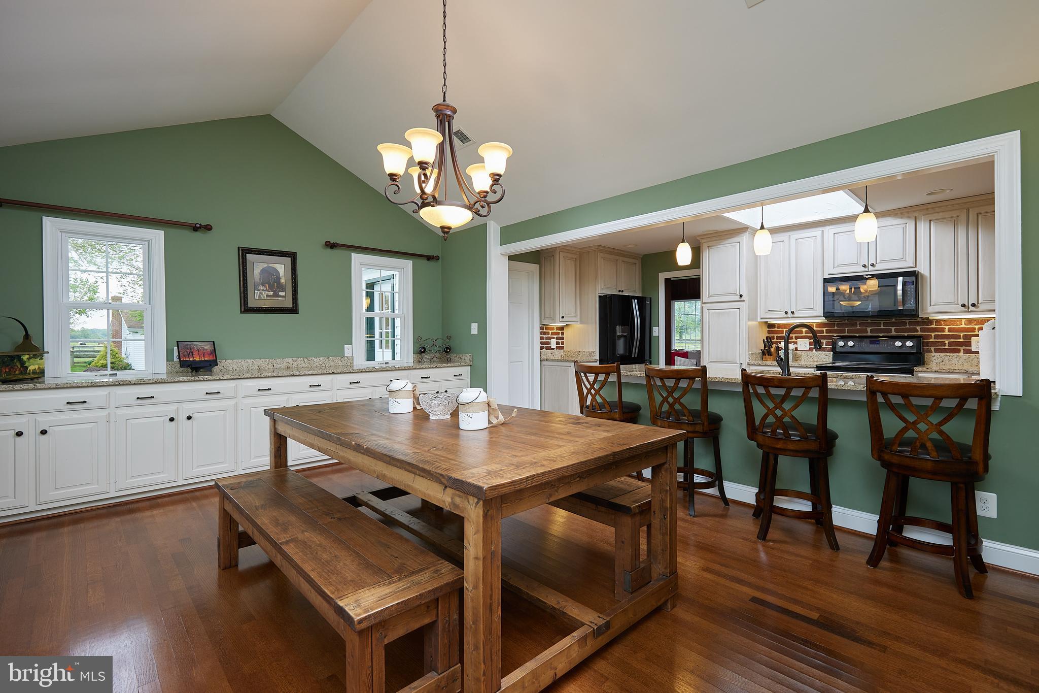 18410 Beallsville Road Poolesville, MD 20837 - Photo 15 of 55 Eating/dining area with built-ins