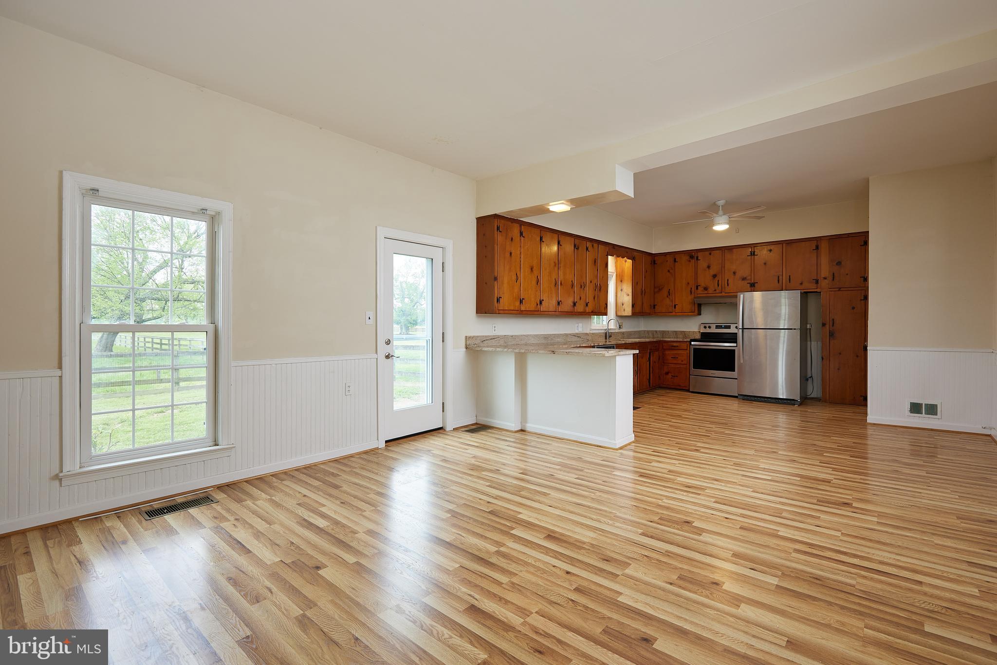 18410 Beallsville Road Poolesville, MD 20837 - Photo 37 of 55 Great room/living room