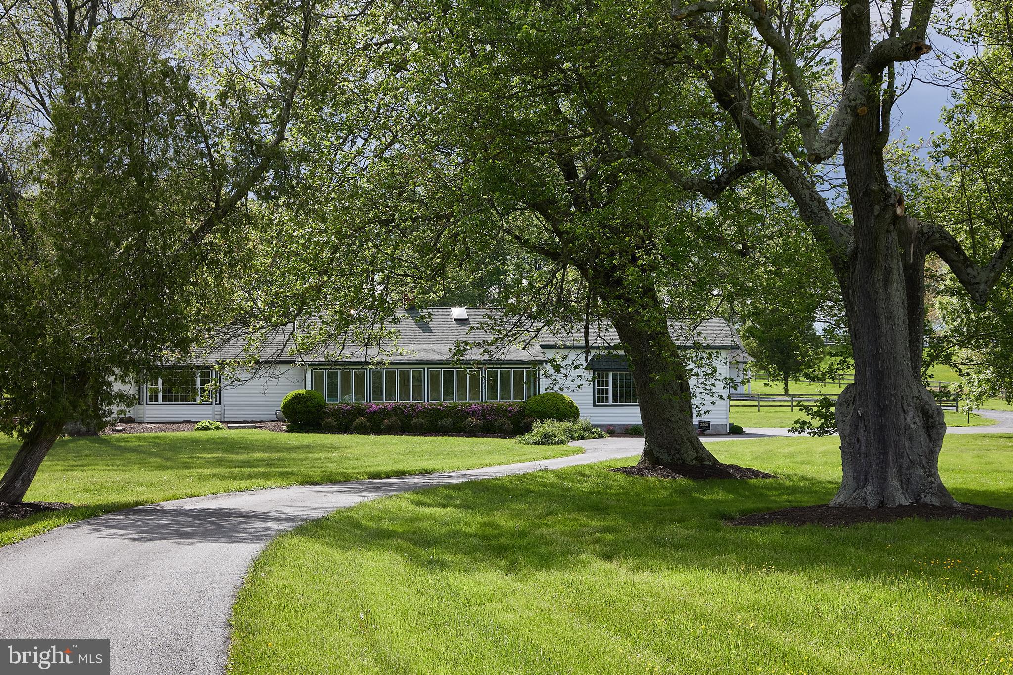 18410 Beallsville Road Poolesville, MD 20837 - Photo 5 of 55 Private driveway