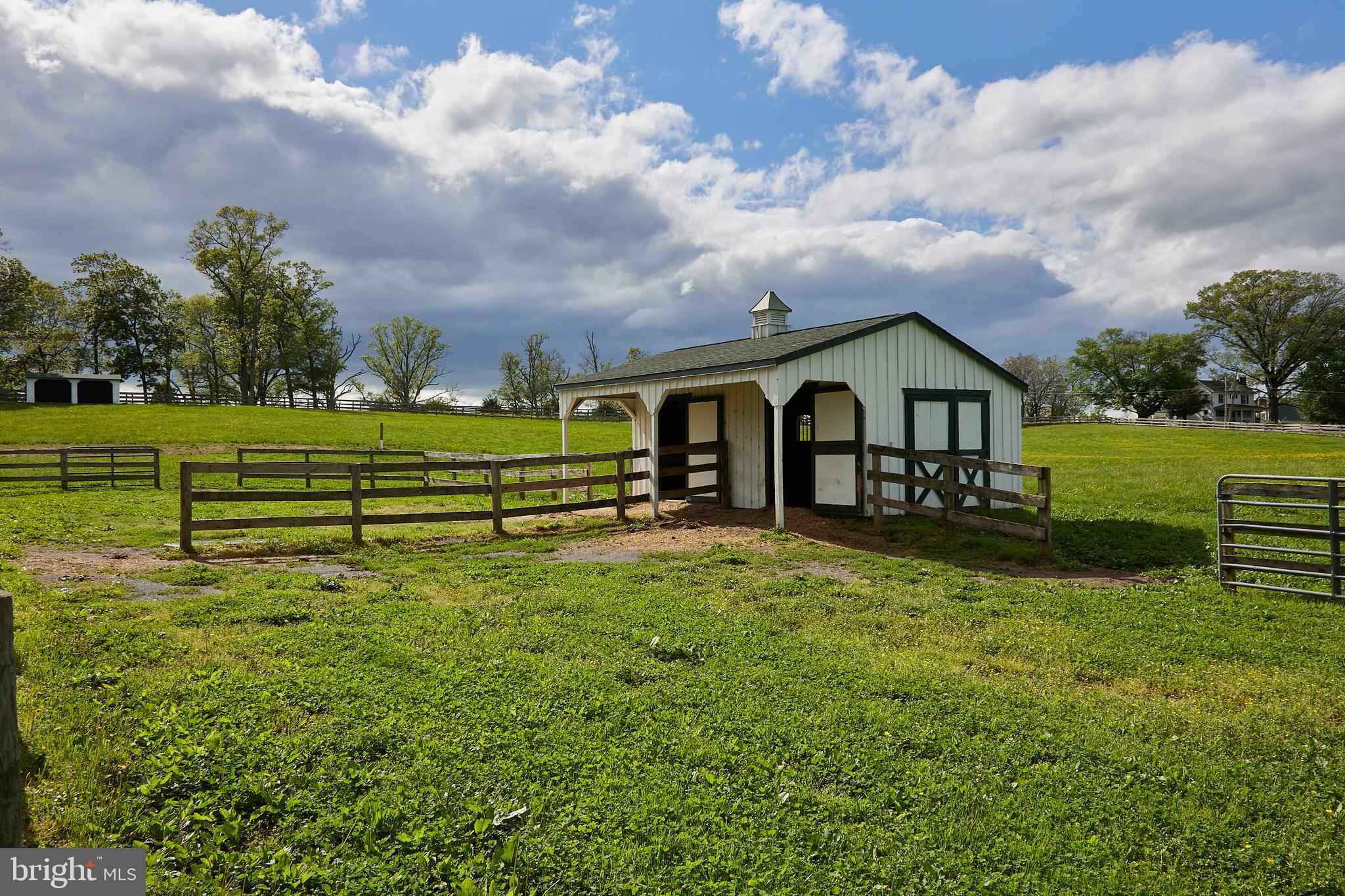 18410 Beallsville Road Poolesville, MD 20837 - Photo 49 of 55 Two stall stable - 10 x 12 stalls with waterers