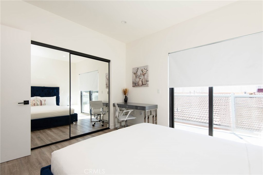 325 Myrtle Street, Unit 301 Glendale, CA 91203 - Photo 19 of 28 a bedroom with a bed and a large mirror