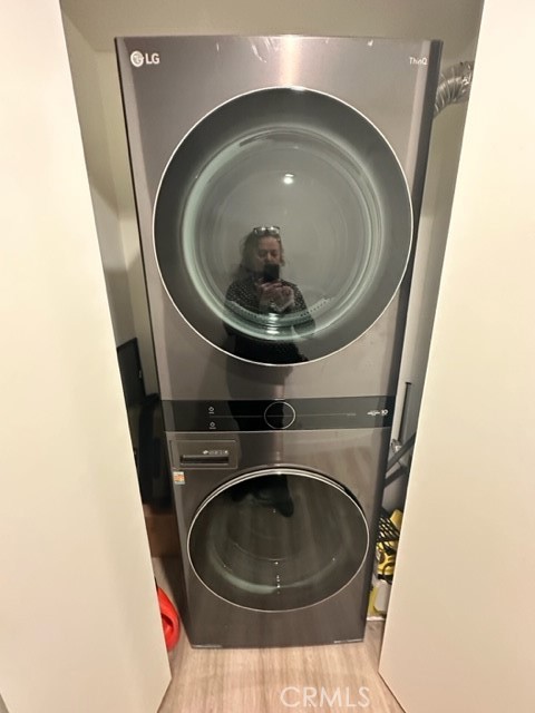 325 Myrtle Street, Unit 301 Glendale, CA 91203 - Photo 25 of 28 a close up view of washer and dryer