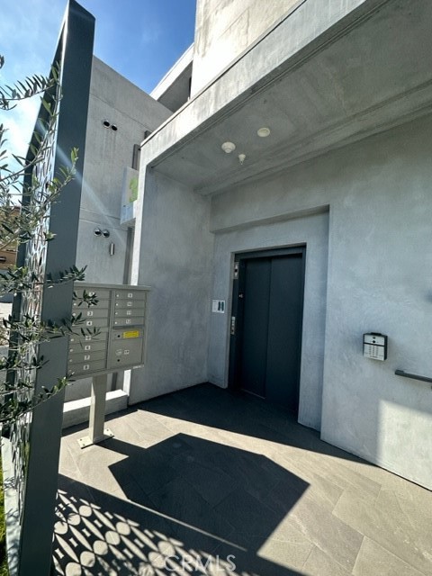 325 Myrtle Street, Unit 301 Glendale, CA 91203 - Photo 5 of 28 a view of a hallway with wooden floor