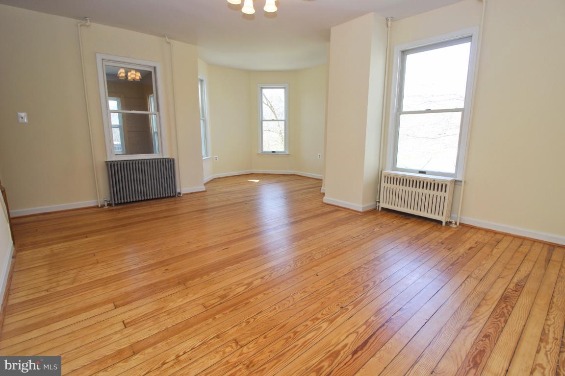 2963 Lonesome Dove Road Mount Airy, MD 21771 - Photo 8 of 30 Living Room