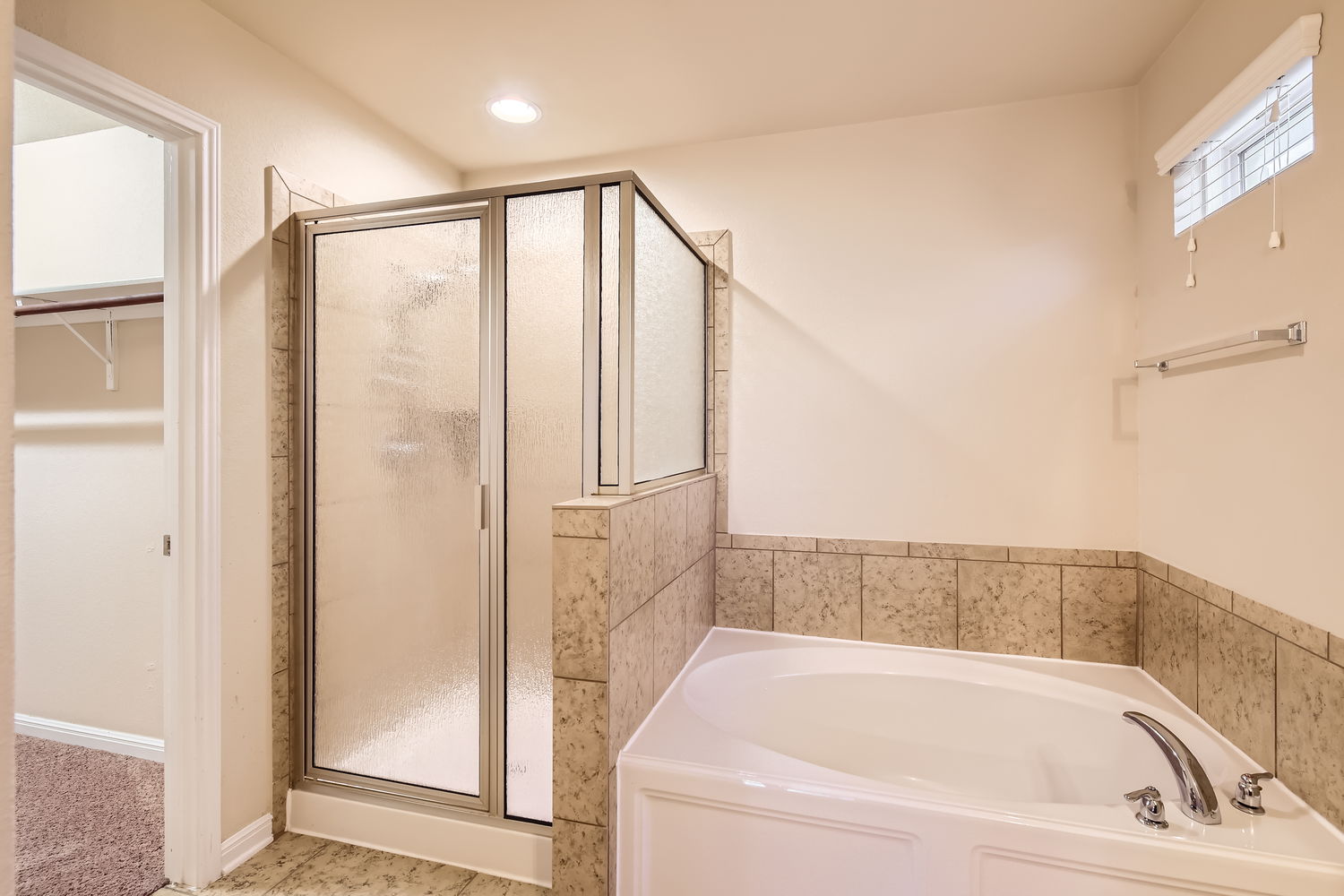 547 Stone View Trail, Unit 112 Austin, TX 78737 - Photo 15 of 28 a bathroom with bathtub and shower