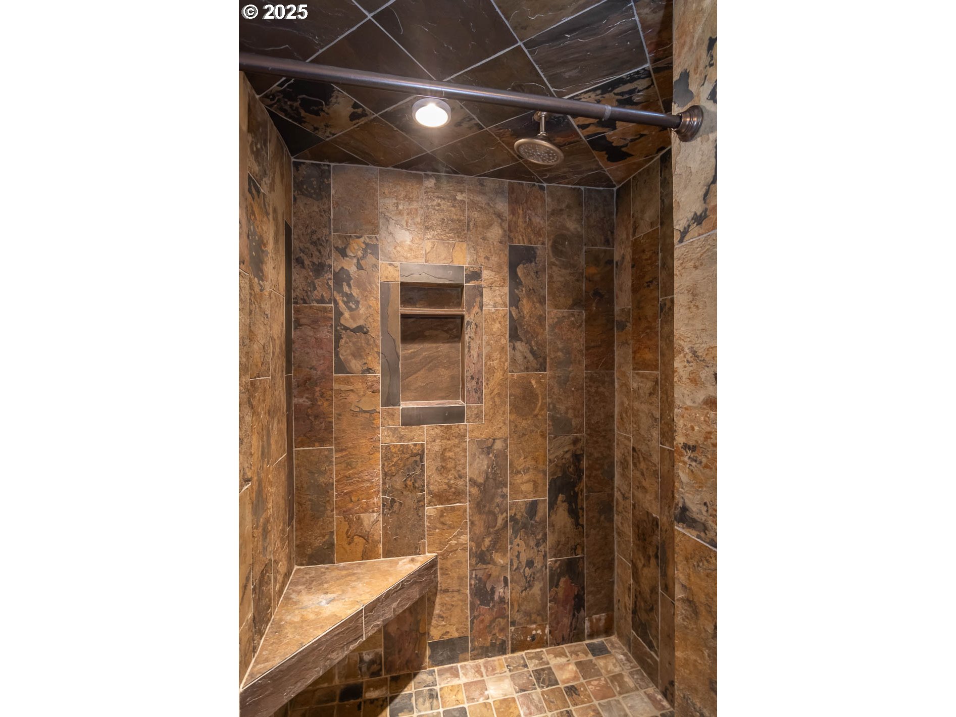 14585 North Bank Road Roseburg, OR 97470 - Photo 27 of 48 Bathroom