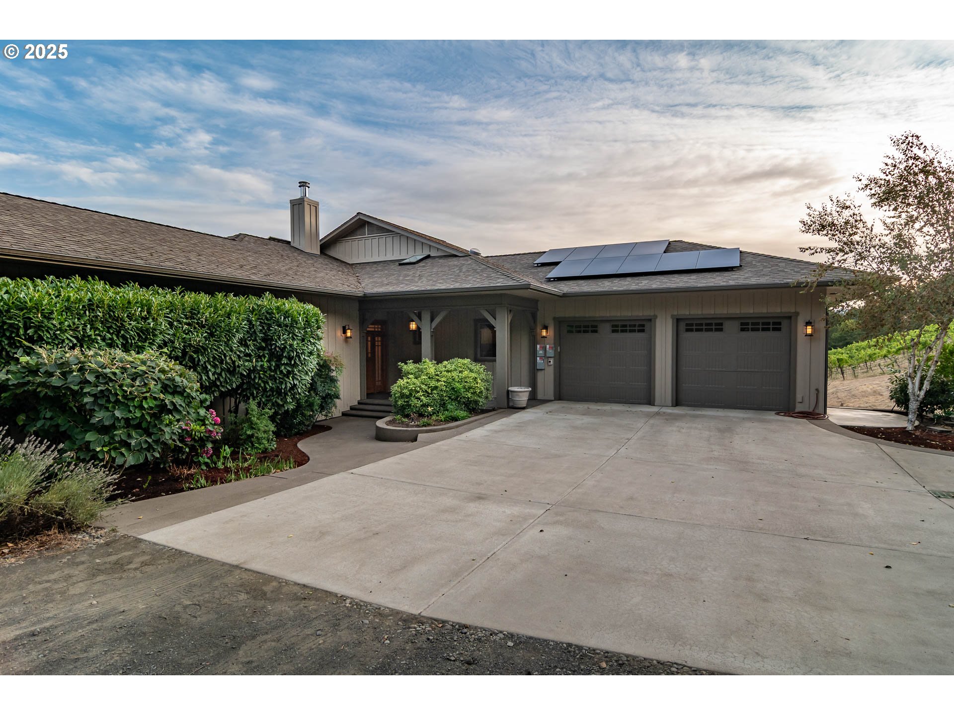 14585 North Bank Road Roseburg, OR 97470 - Photo 5 of 48 Garage