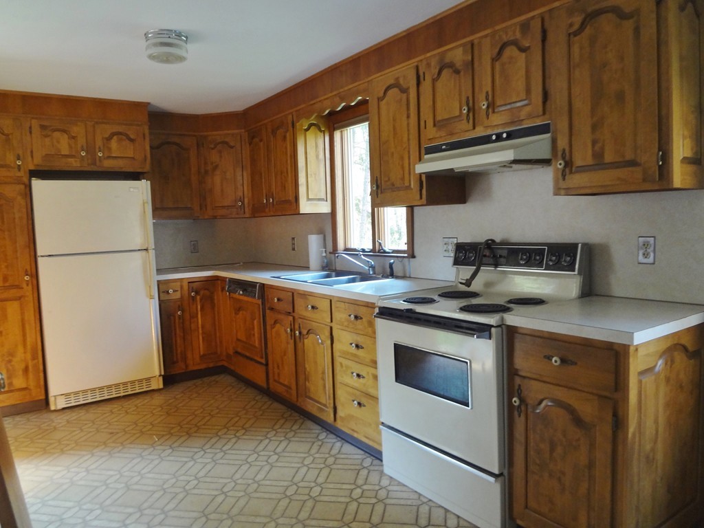 59 Westbrook Road South Hadley, MA 01075 - Photo 4 of 19 Gallery Image 4
