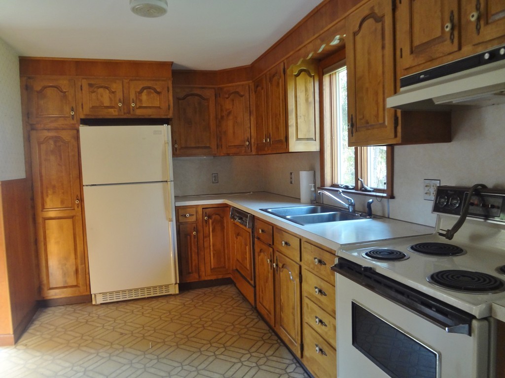 59 Westbrook Road South Hadley, MA 01075 - Photo 5 of 19 Gallery Image 5