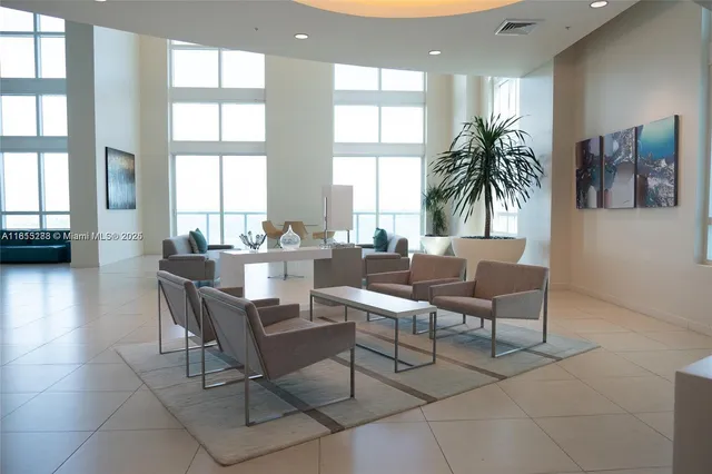 $2,900 | 1900 North Bayshore Drive, Unit 3003, Miami, FL 33132