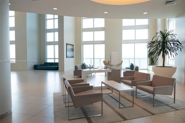 $2,900 | 1900 North Bayshore Drive, Unit 3003, Miami, FL 33132