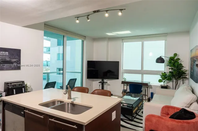 $2,900 | 1900 North Bayshore Drive, Unit 3003, Miami, FL 33132