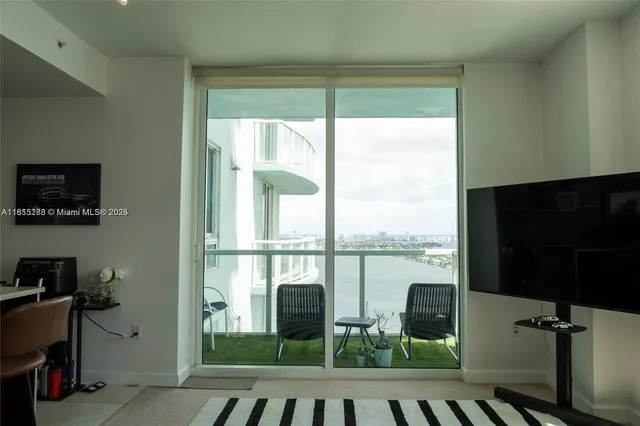 $2,900 | 1900 North Bayshore Drive, Unit 3003, Miami, FL 33132