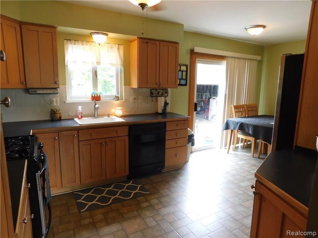 25450 Reeck Road Woodhaven, MI 48183 - Photo 8 of 39