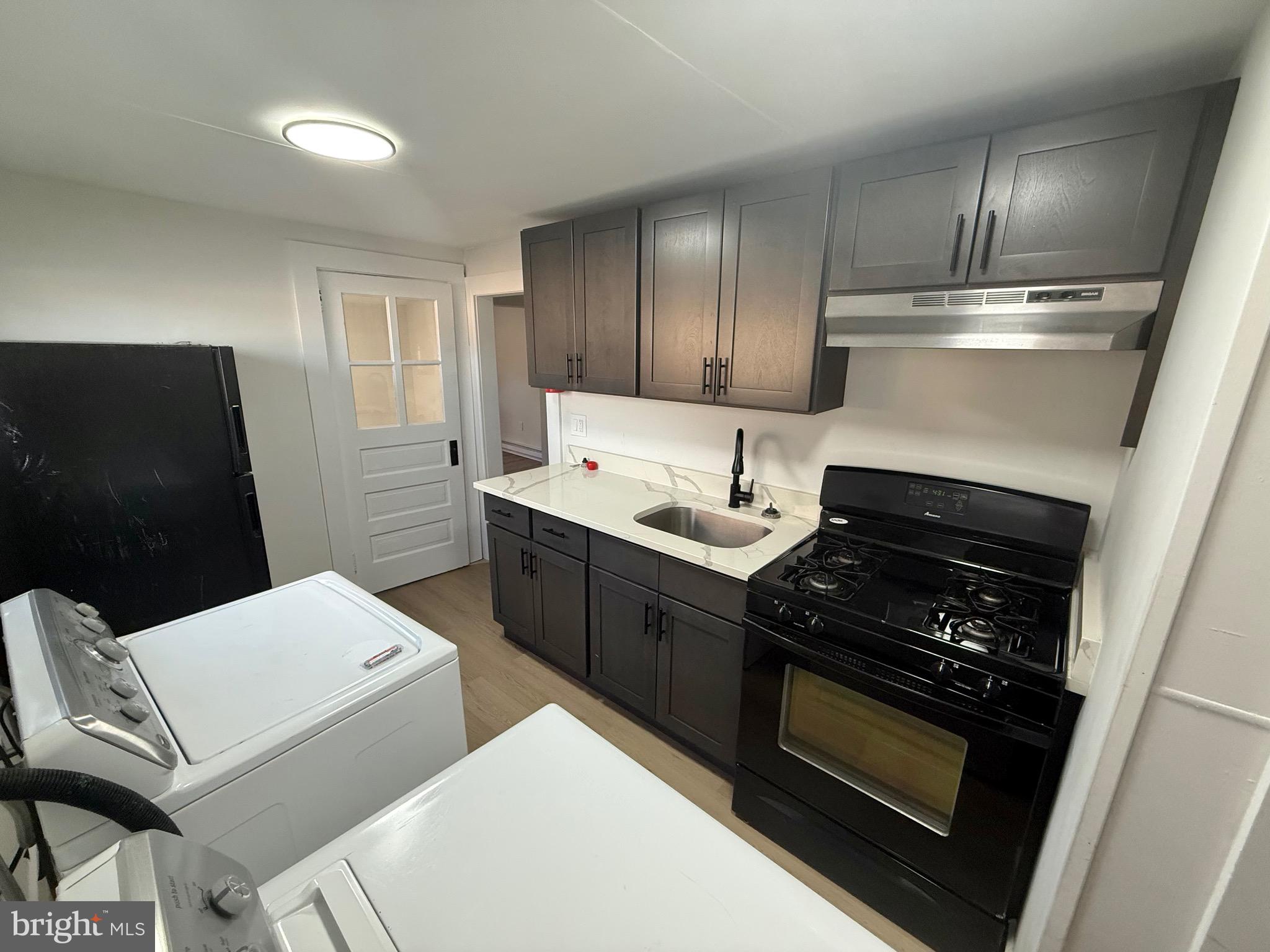 50 Chestnut Street, Unit B Pennsville, NJ 08070 - Photo 6 of 19 All appliances present will stay