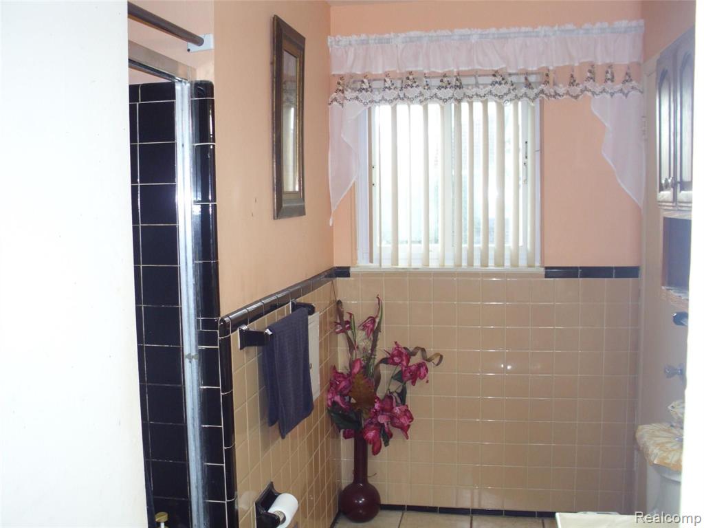 25832 Thomas Warren, MI 48091 - Photo 25 of 35