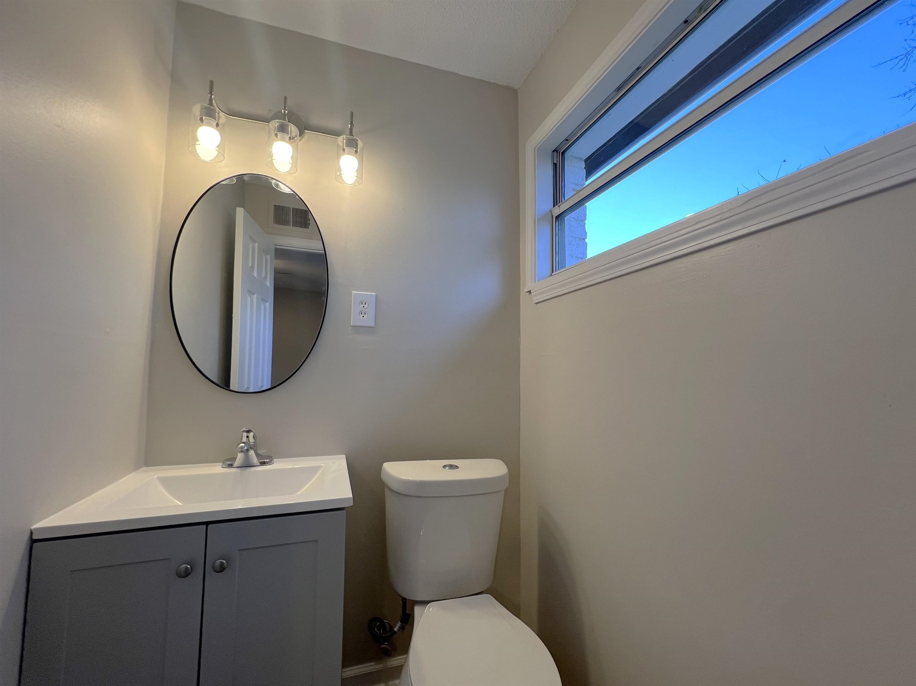 993 Poplar Leaf Road Collierville, TN 38017 - Photo 14 of 20 a bathroom with a toilet sink and mirror