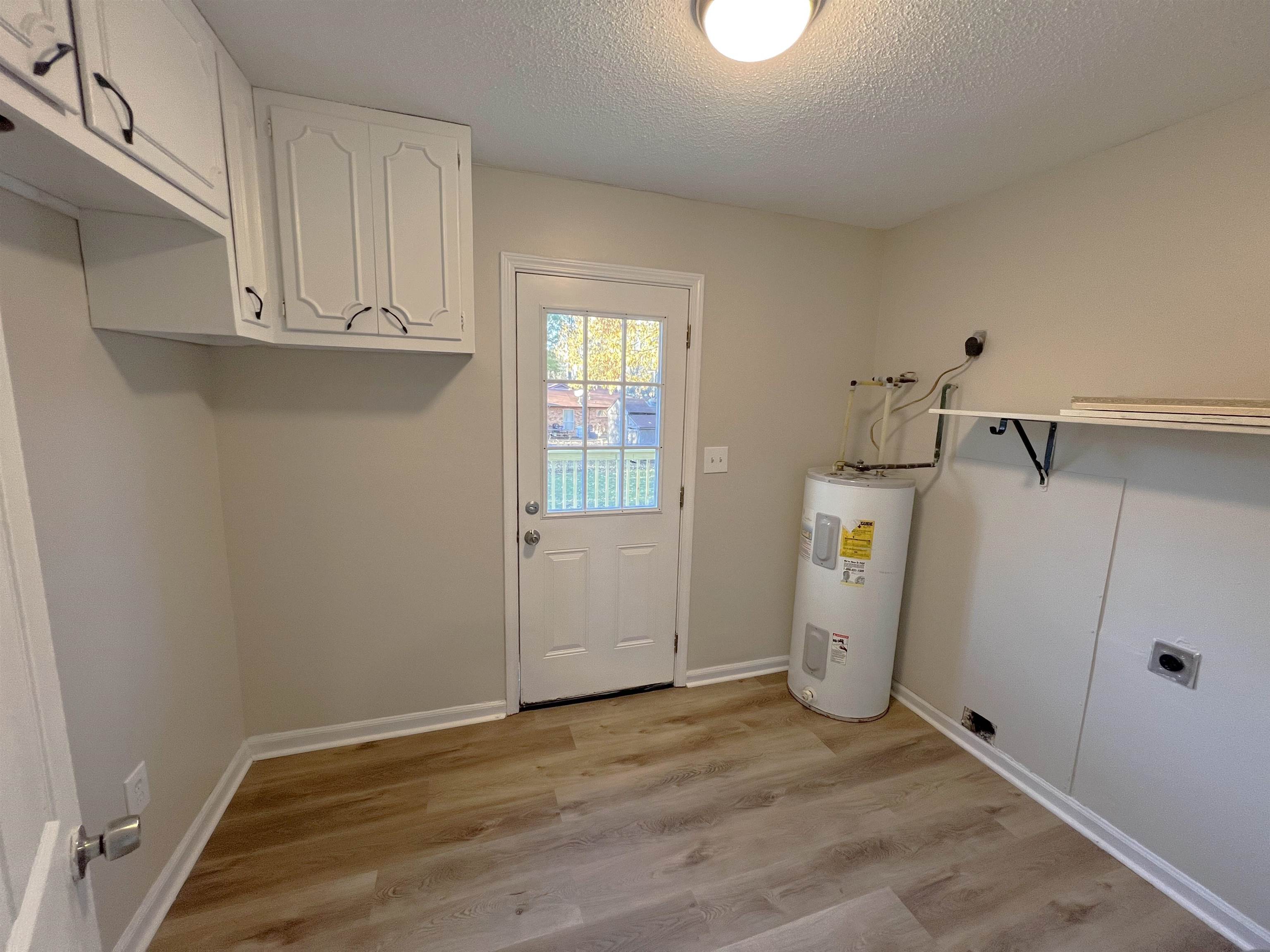 993 Poplar Leaf Road Collierville, TN 38017 - Photo 16 of 20 a view of utility room