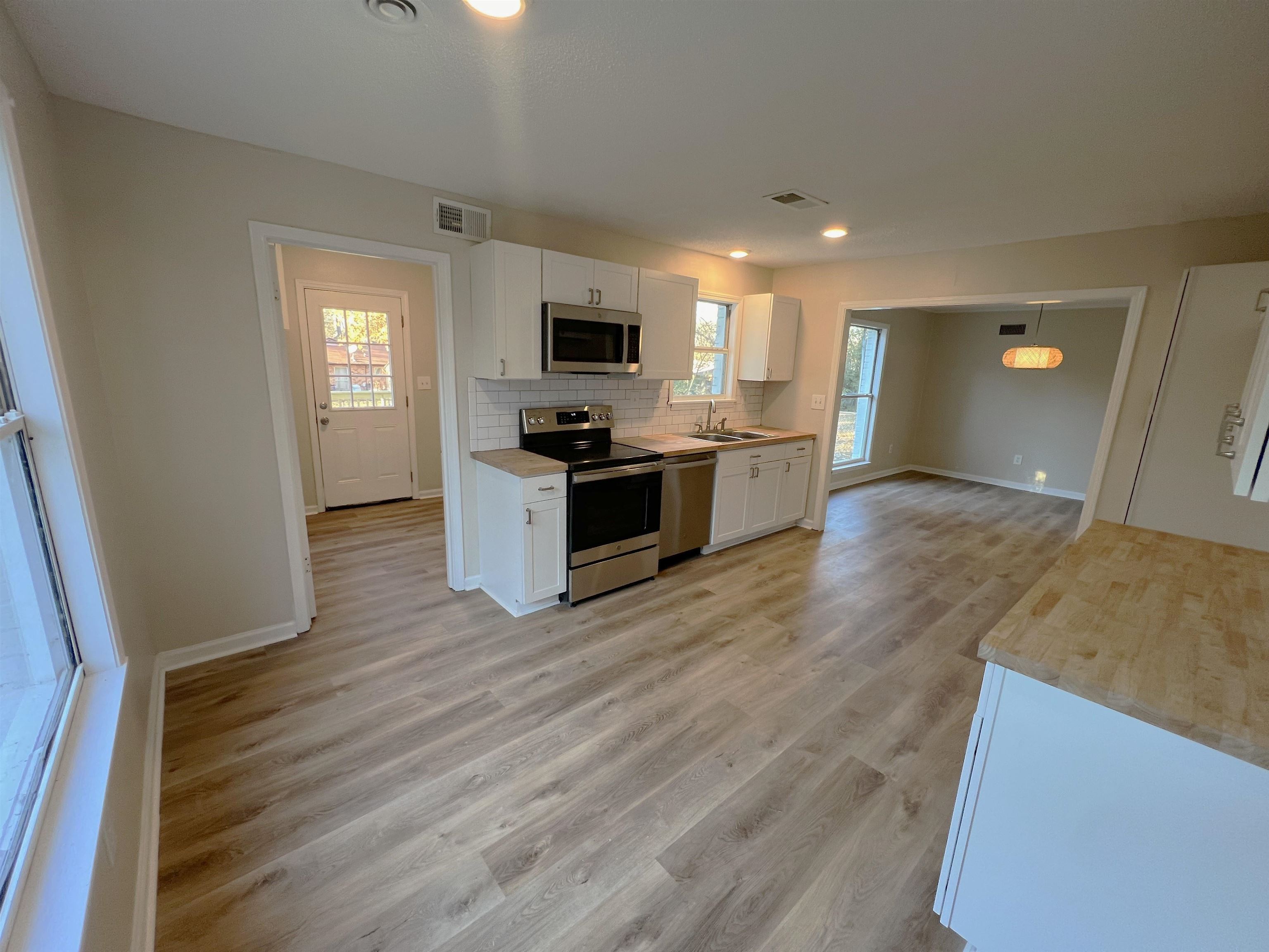 993 Poplar Leaf Road Collierville, TN 38017 - Photo 7 of 20 a view of a kitchen with microwave and cabinets
