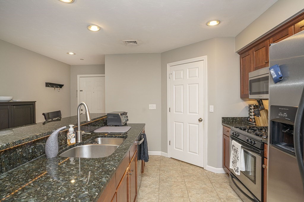 215 Longmeadow Road, Unit 406 Taunton, MA 02780 - Photo 8 of 31