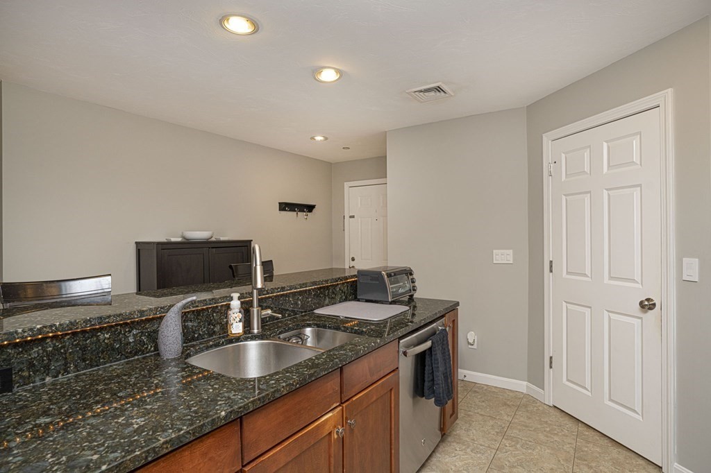 215 Longmeadow Road, Unit 406 Taunton, MA 02780 - Photo 9 of 31