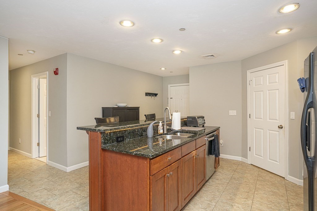 215 Longmeadow Road, Unit 406 Taunton, MA 02780 - Photo 10 of 31