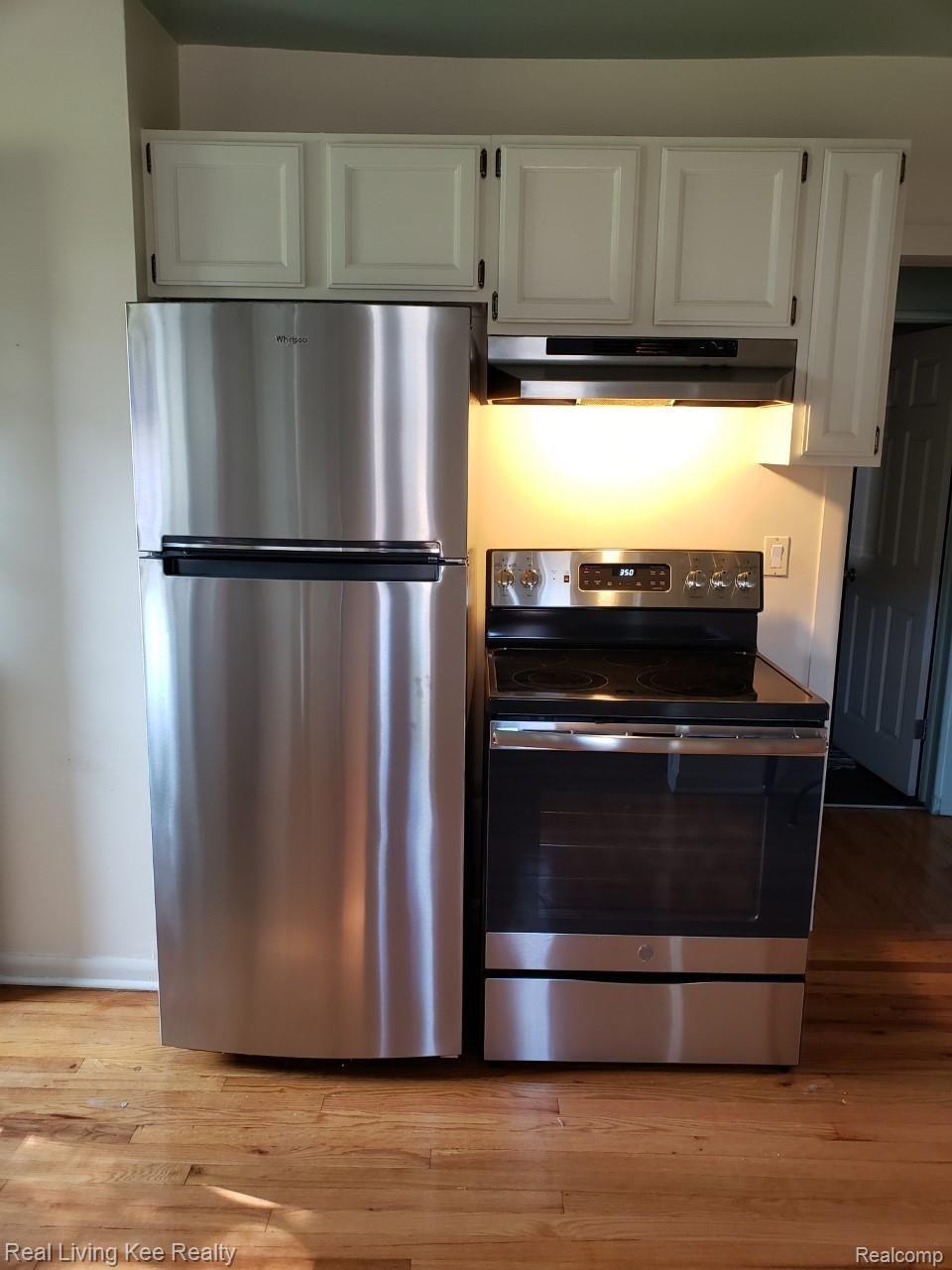 2646 Kenmore Road Berkley, MI 48072 - Photo 17 of 19 refrigerator and stove.jpg