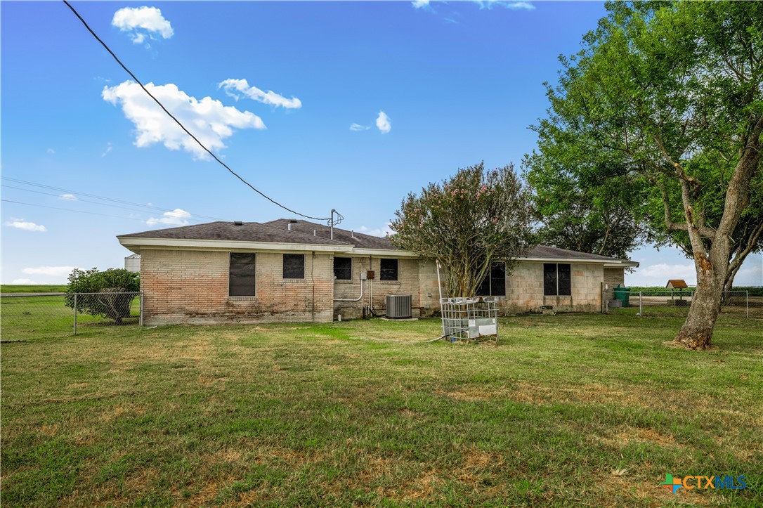 39 Woods Road Port Lavaca, TX 77979 - Photo 8 of 36 Gallery Image 8