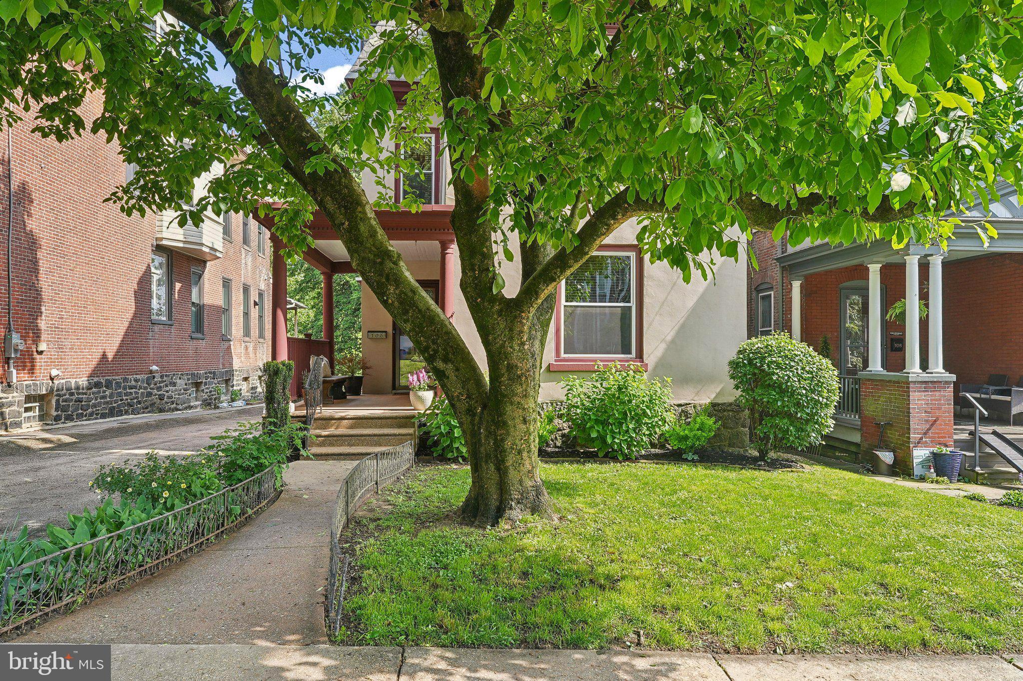 108 Rochelle Avenue Philadelphia, PA 19128 - Photo 2 of 43 Gallery Image 2