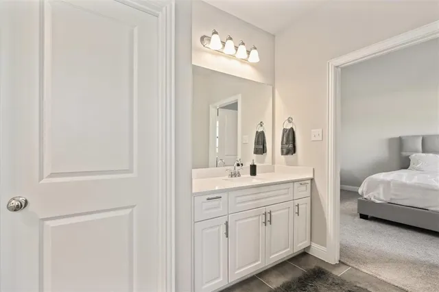 a en suite bathroom with a double vanity sink and a mirror