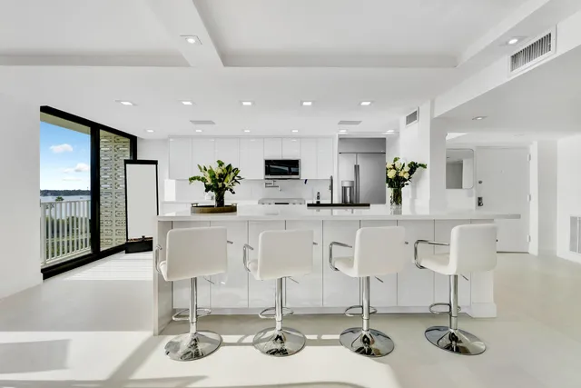 $1,995,000 | 3360 South Ocean Boulevard, Unit 5 G II, Palm Beach, FL 33480