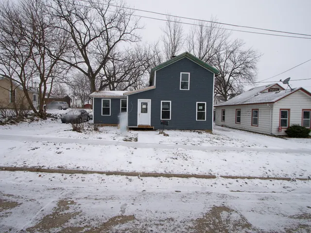 $99,000 | 715 17th Street, Monroe, WI 53566