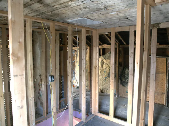 $99,000 | 715 17th Street, Monroe, WI 53566