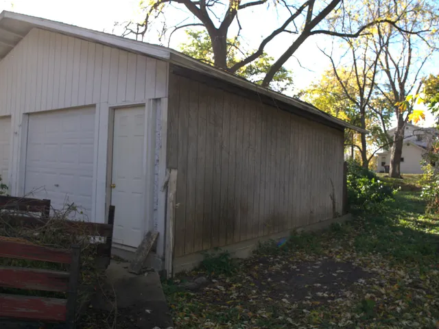 $99,000 | 715 17th Street, Monroe, WI 53566