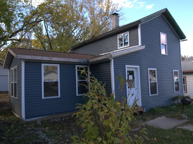 $99,000 | 715 17th Street, Monroe, WI 53566