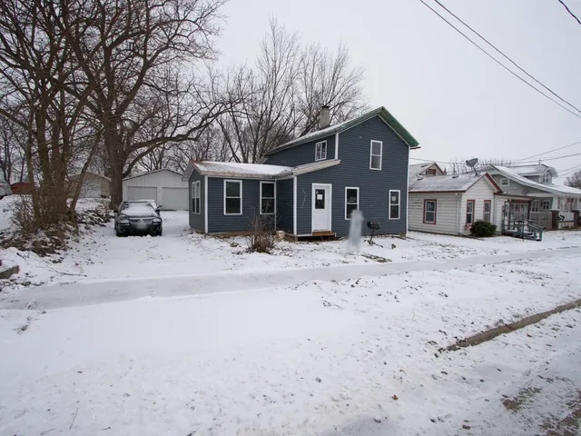 $99,000 | 715 17th Street, Monroe, WI 53566
