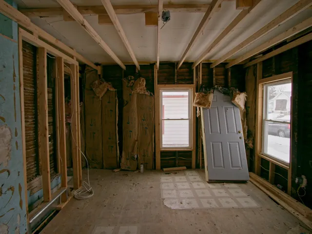 $99,000 | 715 17th Street, Monroe, WI 53566