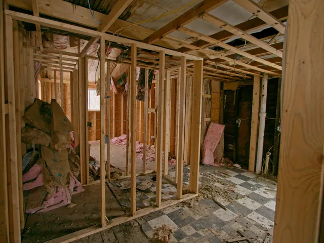 $99,000 | 715 17th Street, Monroe, WI 53566