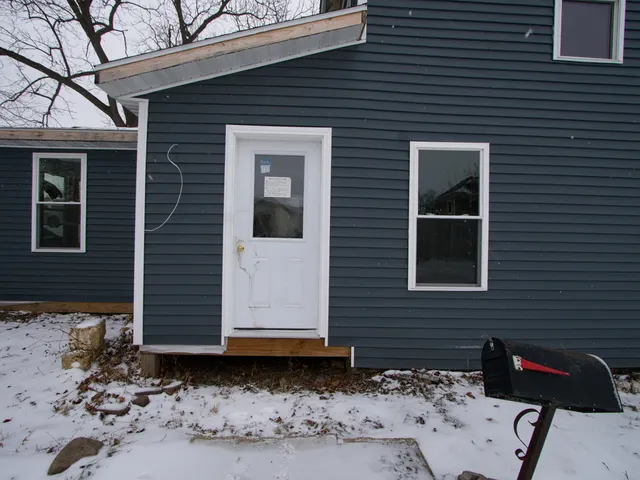 $99,000 | 715 17th Street, Monroe, WI 53566