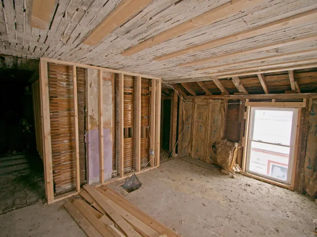 $99,000 | 715 17th Street, Monroe, WI 53566