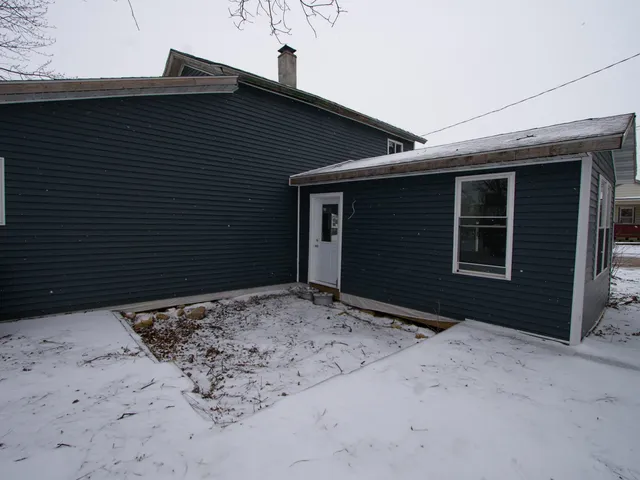 $99,000 | 715 17th Street, Monroe, WI 53566