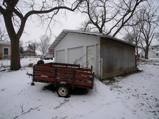 $99,000 | 715 17th Street, Monroe, WI 53566