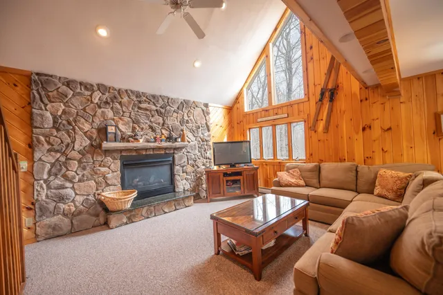 $899,000 | 38 Bears Den Road, West Dover, VT 05356